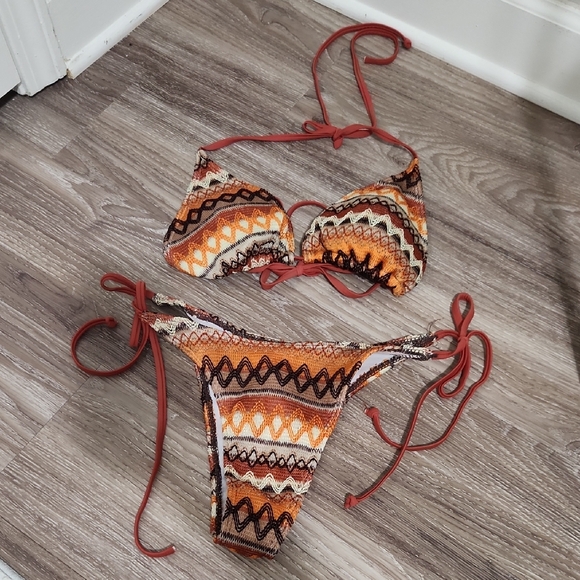 Bikini - Picture 7 of 12